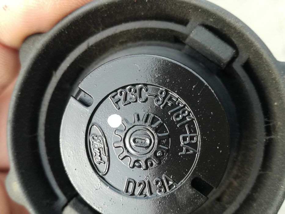 Продавам капачка за хидравличната течност за Форд Фокус 1,6 комби.