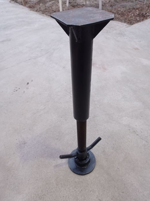 Домкрат механический