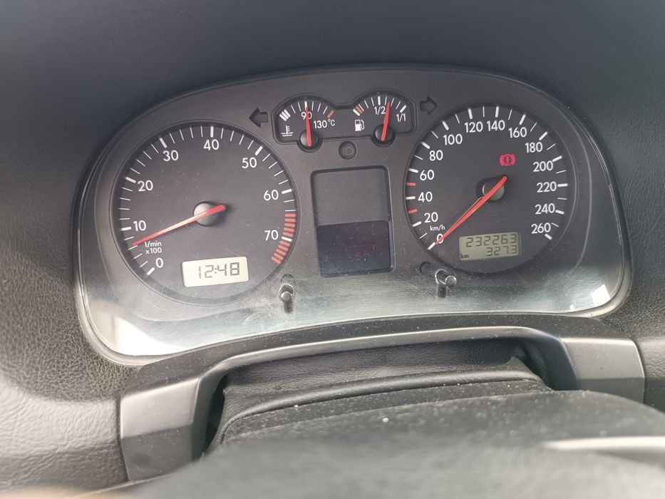 Vând Golf.          1.6