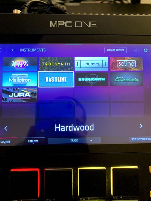 AKAI MPC One - Standalone Music Workstation Sampler + 128GB Card Cadou