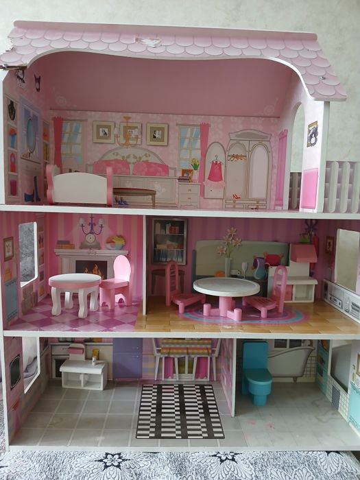 Продам кукольный домик