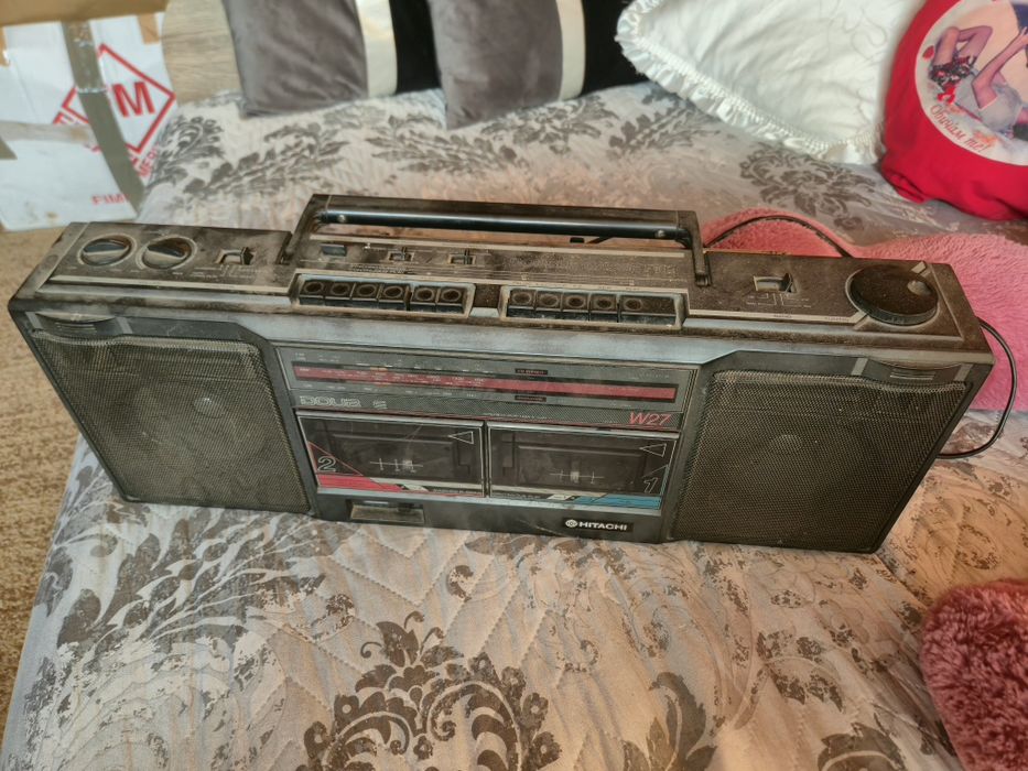 Радио Hitachi работи