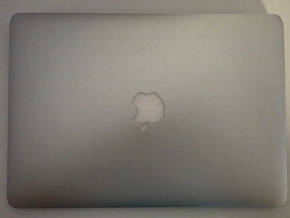 Vand/Schimb Macbook Air 2017 (achizitionat si activat in 2019)