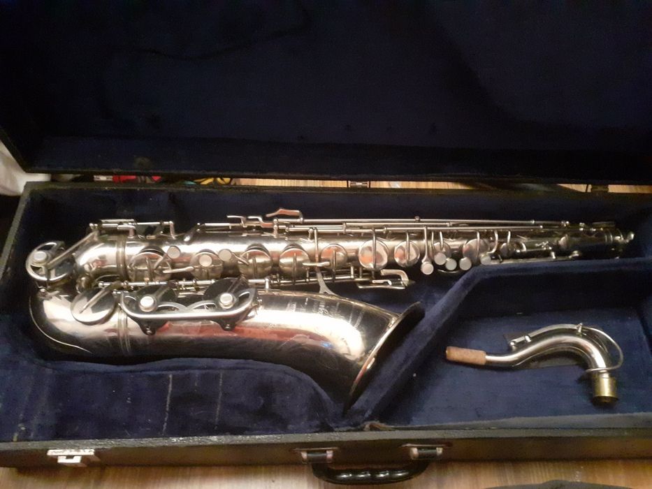 Vând saxofon tenor Guban