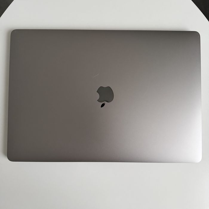 MacBook Pro 15 (i9 / 32GB RAM / 2TB SSD / VEGA 20) – СЕРВИЗИРАН 2023!