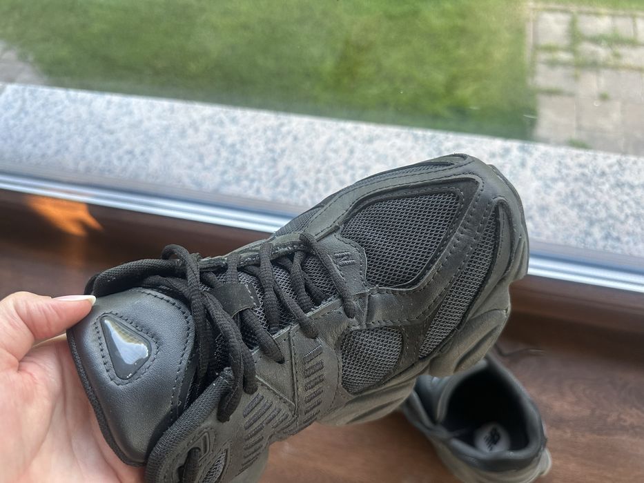 Adidasi New Balance negrii marimea 42,5 originali model 9060