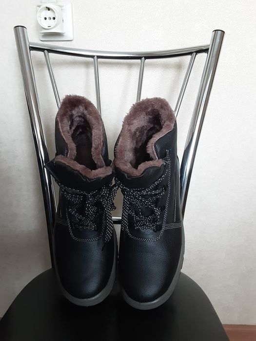 Қысқы аяқ киімдер сатылады