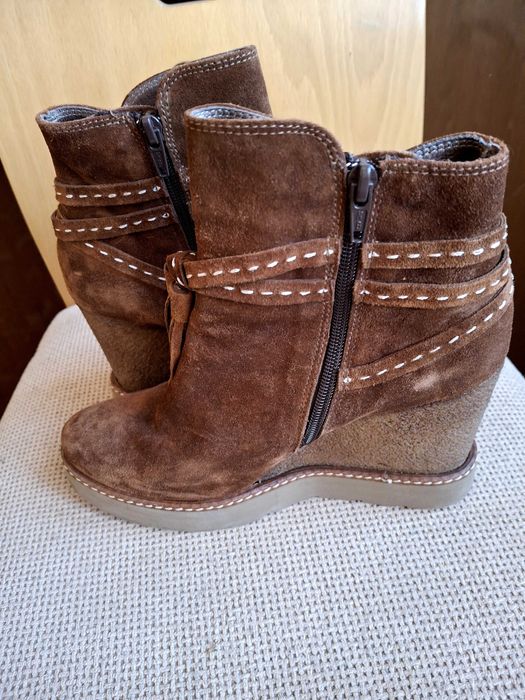 Елегантни дамски боти от велур