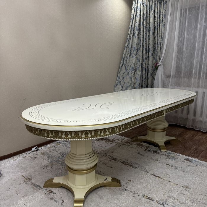 Продам стол овальный