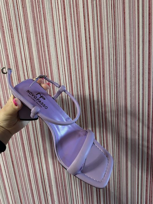 Босоножки фиолетовые