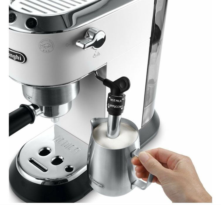 Кофеварка рожкового типа DeLonghi EC685.W
