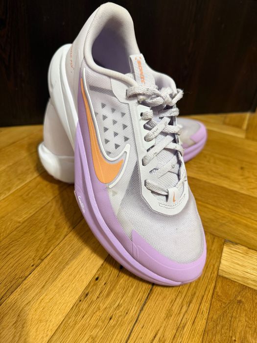 Оригинални маратонки Nike Sonic Fly (Размер 39 / 24.5 см) – Като нови