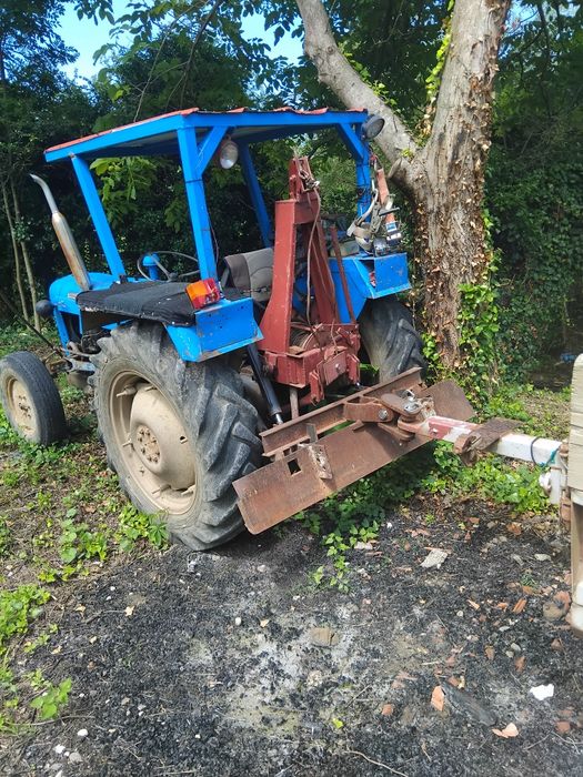 Tractor fordson ,echipat pentru padure ,două manete