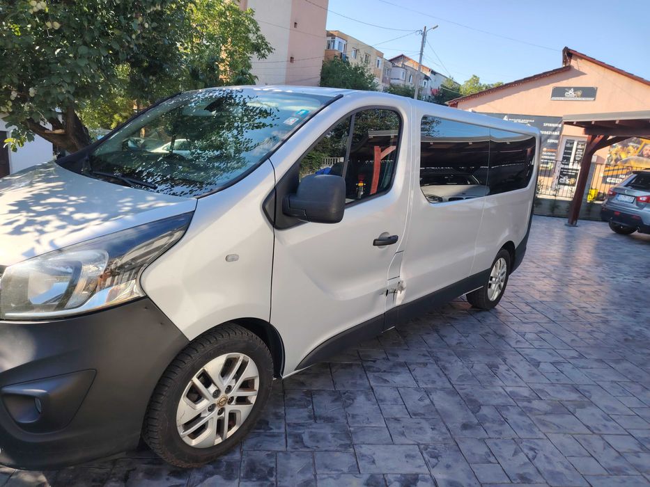 Opel Vivaro 8+1 locuri