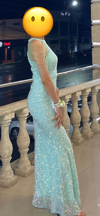 Вечернее платье (блестящее)