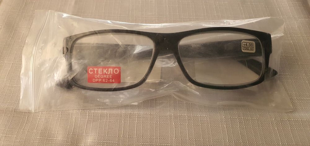 Очки для зрения +4