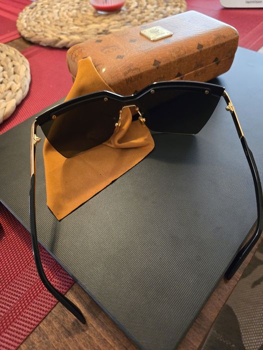 Оригинални очила MCM Shield 106S

висока талия
регу