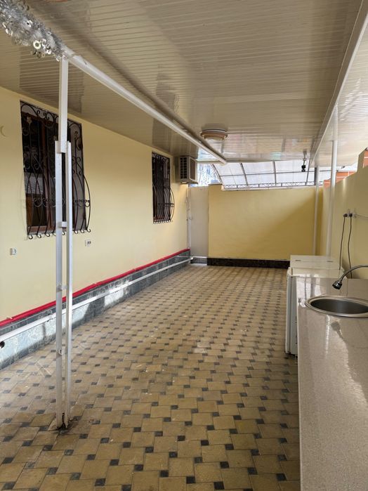 Shahar markazida fayzli hovli uy