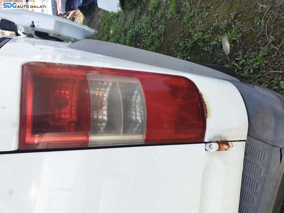 Tripla Lampa Stop Dreapta de pe Caroserie cu Soclu Ford Transit Connect 2006 - 2009 (fisurata) [Q2248]