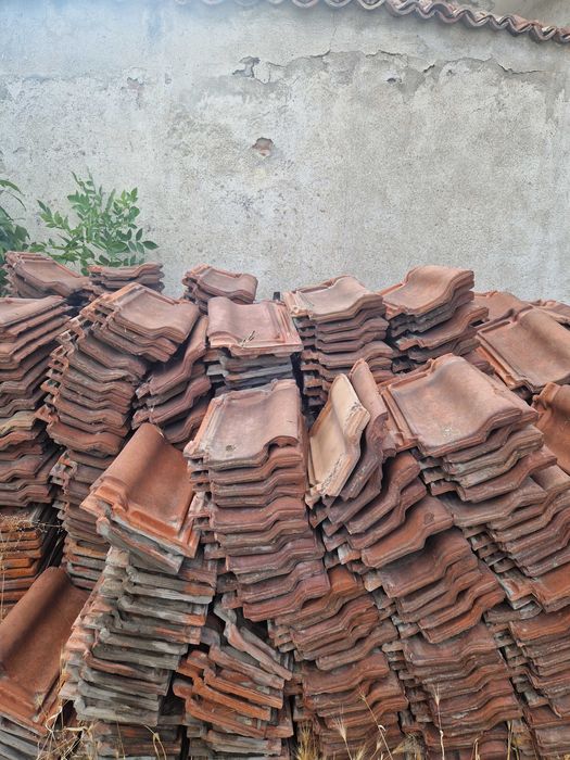 Цигли (керемиди) втора употреба, около 1800 бр.