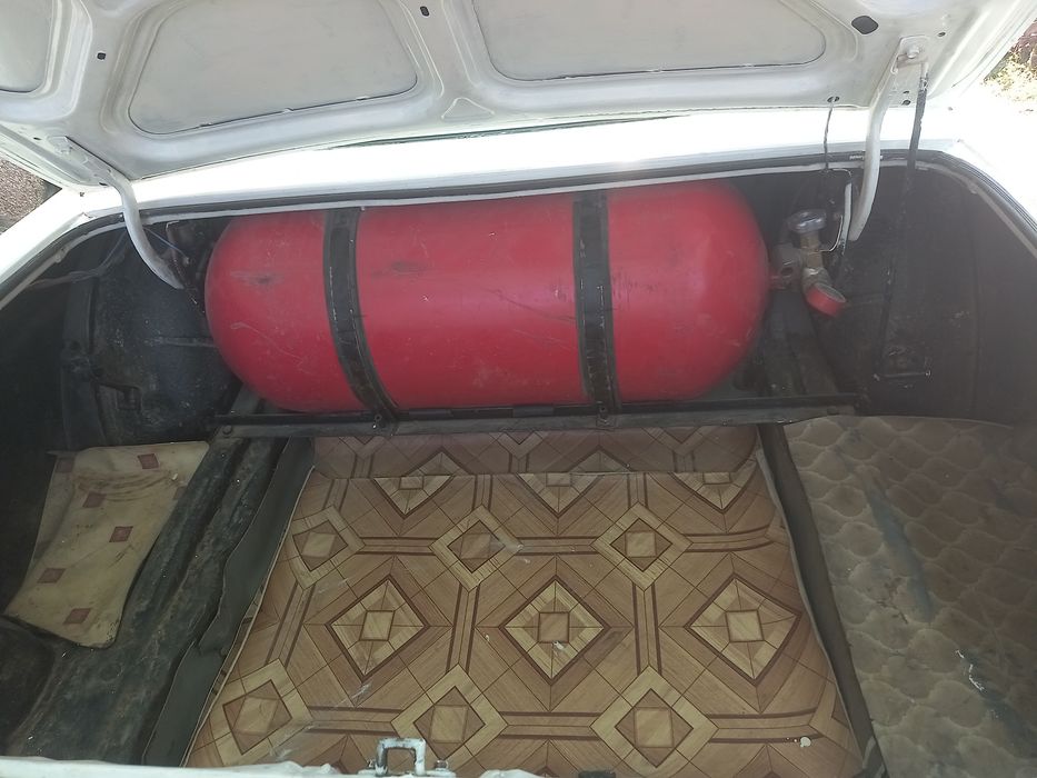 Волга 2410 сотилади запчастка