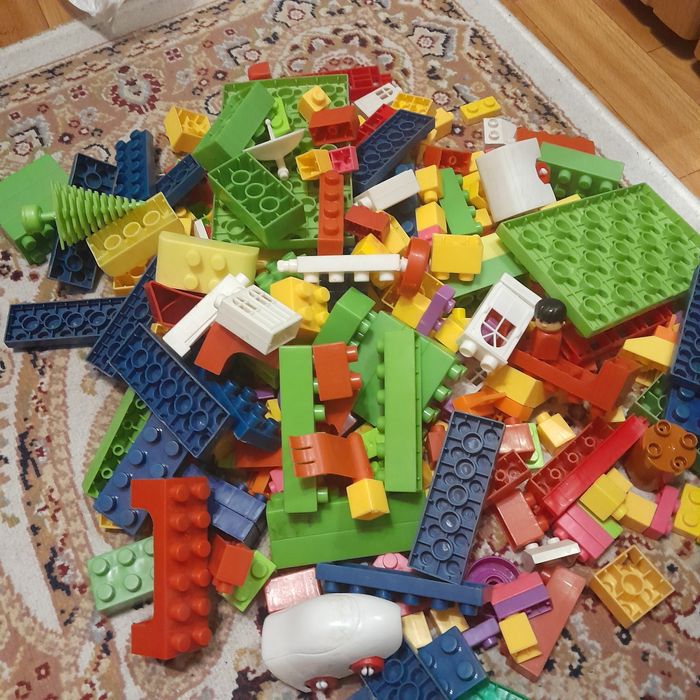 Конструктор, фигурки и попыт