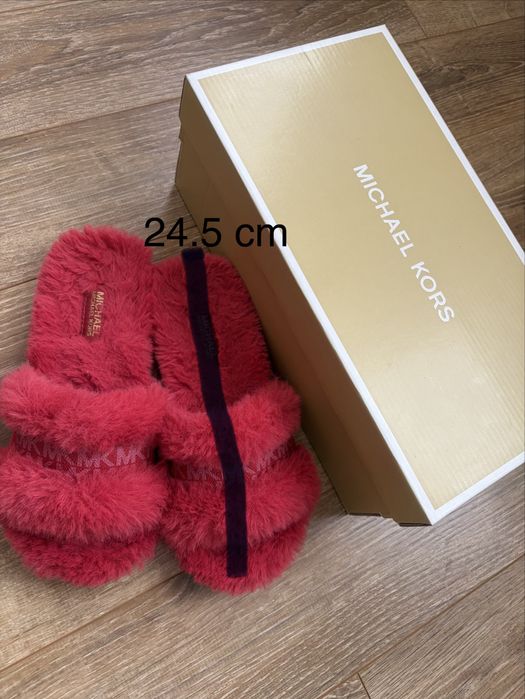 Продават се MICHAEL KORS дамски чехли с пух Scarlet red