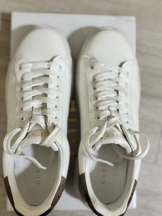 Оригинални маратонки Guess