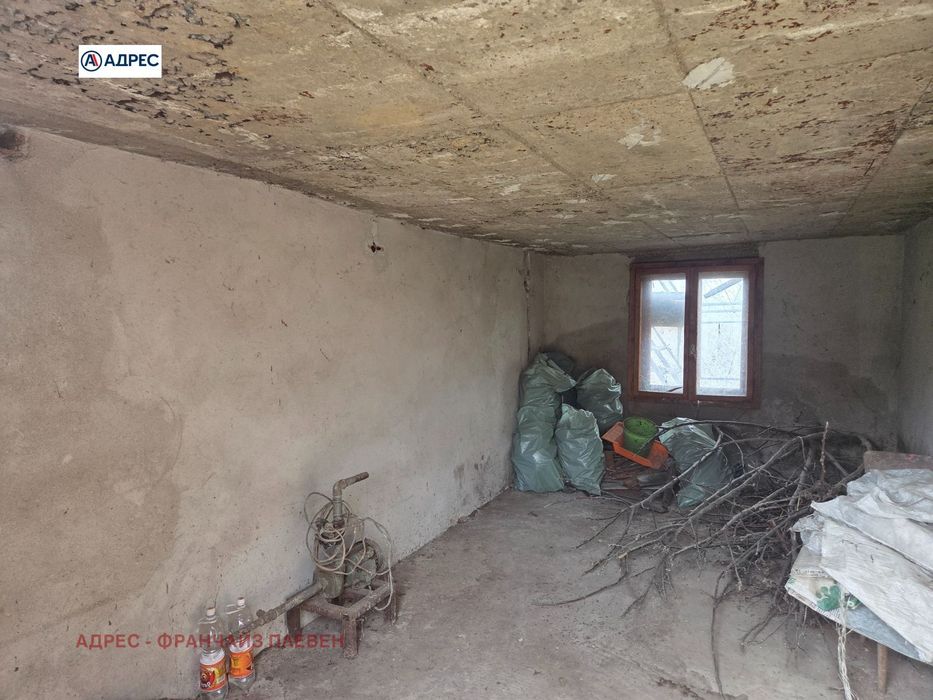 Къща в Враца-Студентски град площ 110 цена 35000