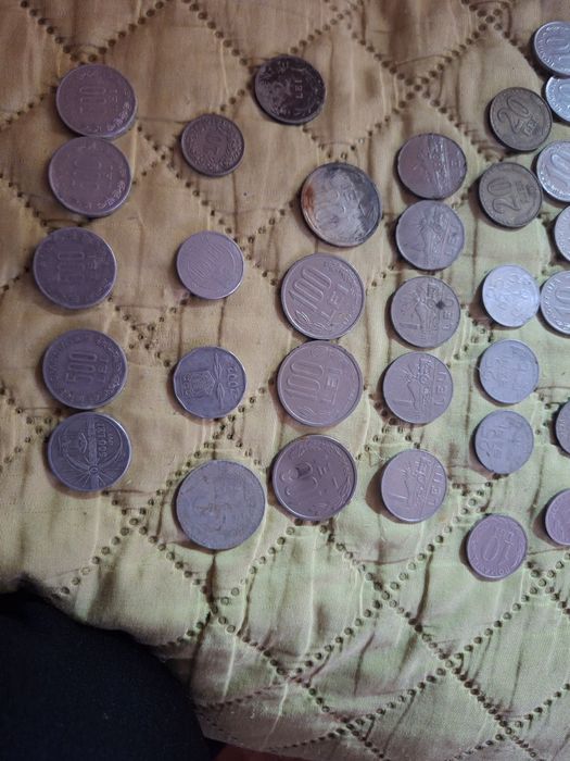 Vind diverse monede vechi românești și straine