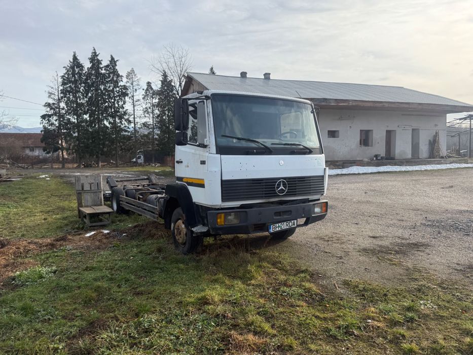 Vând Mercedes 814 șasiu cu cabină