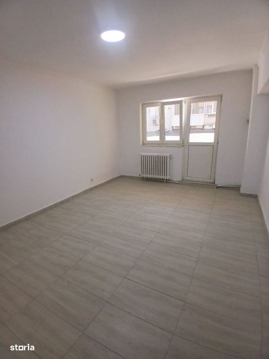 Apartament 3 camere, Piata Centrala, pretabil Birouri