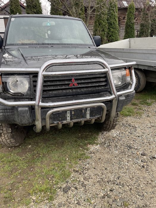Dezmembrez Mitsubishi pajero 2.5 tdi