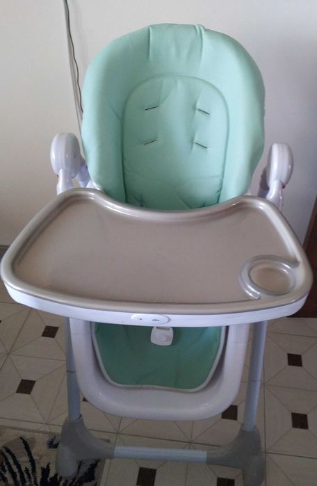 Стол за хранене зелен