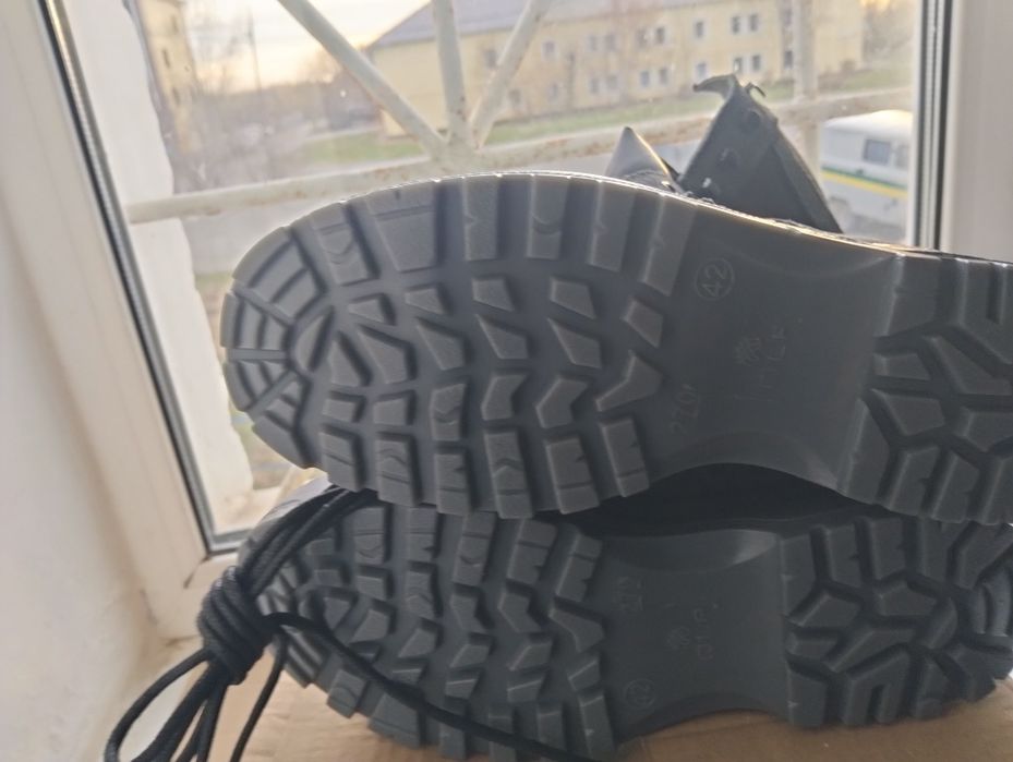 Продам берцы новые