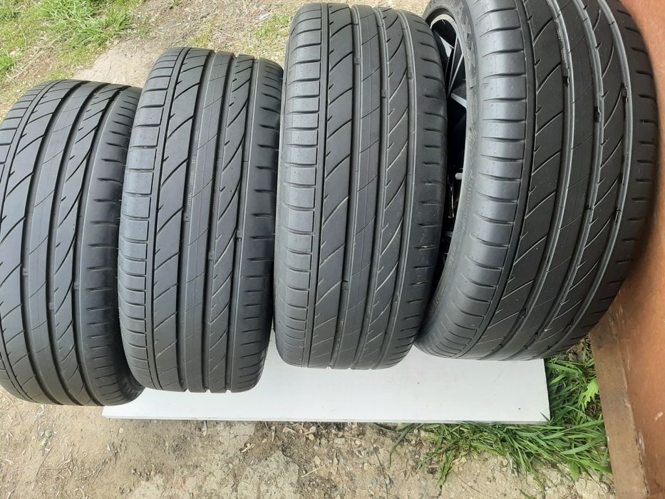 Продам шины 225/40/18 максис спорт.