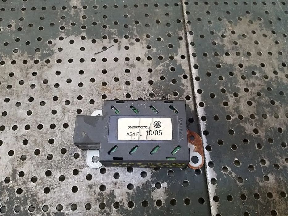 Amplificator antena radio vw golf 5 1k 5m0035570b