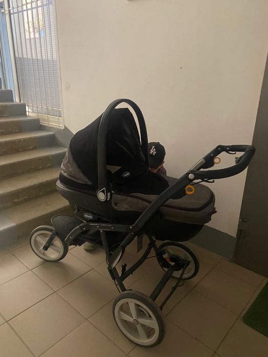 Продам коляску с люлькой-переноской