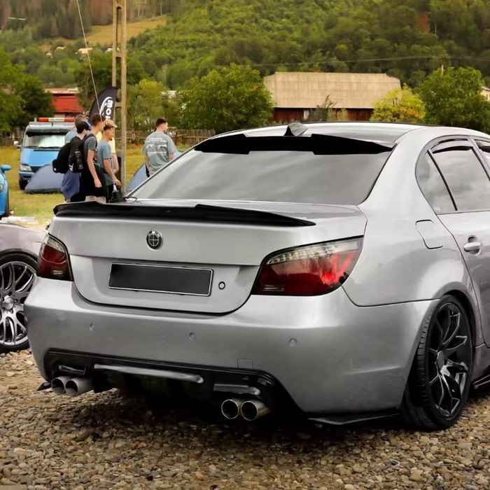 Eleron pleoapa Luneta BMW E60 M4 style