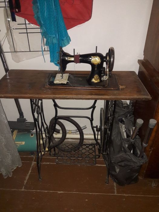 Продам швейную машинку ЗИНГЕР