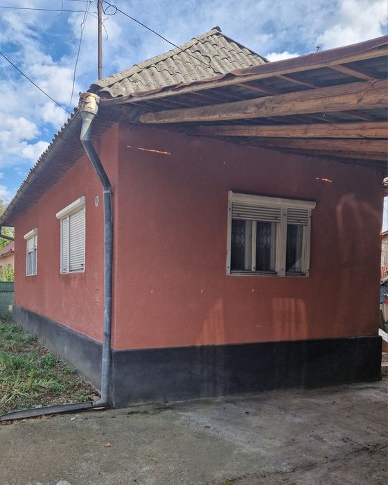 De vânzare locuințe pentru doua familii !