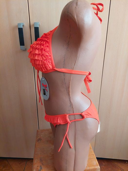 Costum de baie nou