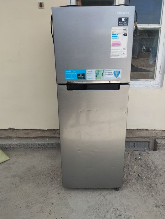 Muzlatgich sotiladi b/u 900