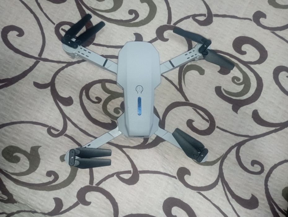 Dronă           .