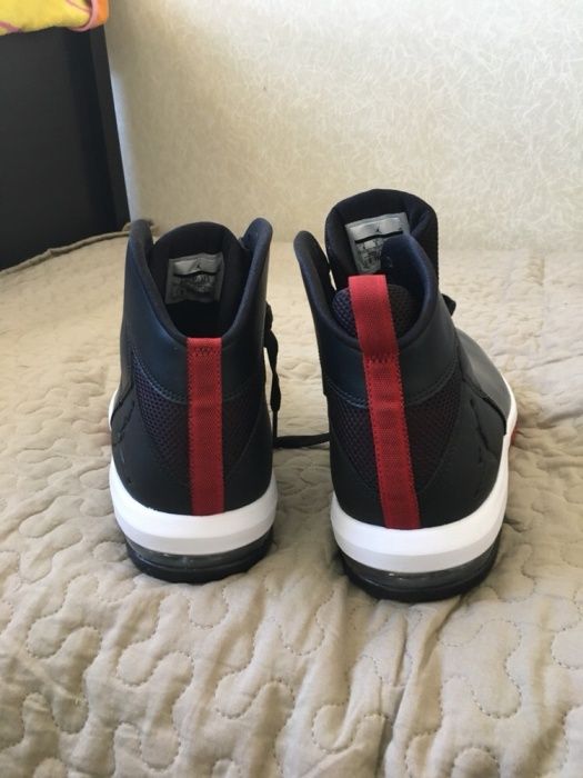 Продам баскетбольные кроссовки JORDAN