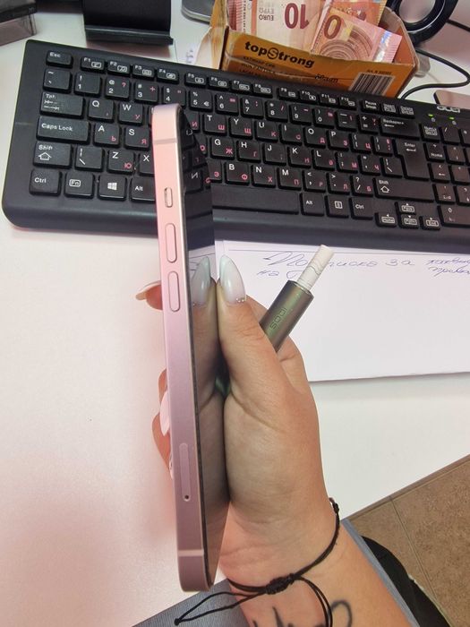Продавам Iphone 13