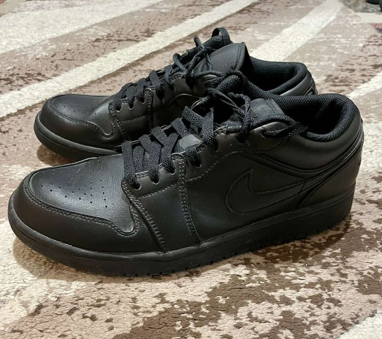 Jordan 1 low triple black