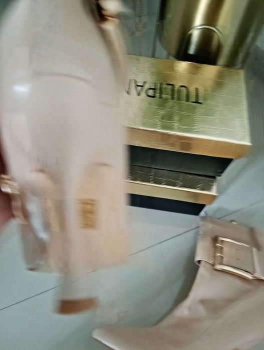 Botine bej noi fara eticheta