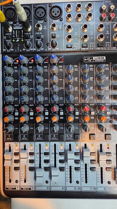 Behringer Xenyx QX1204USB