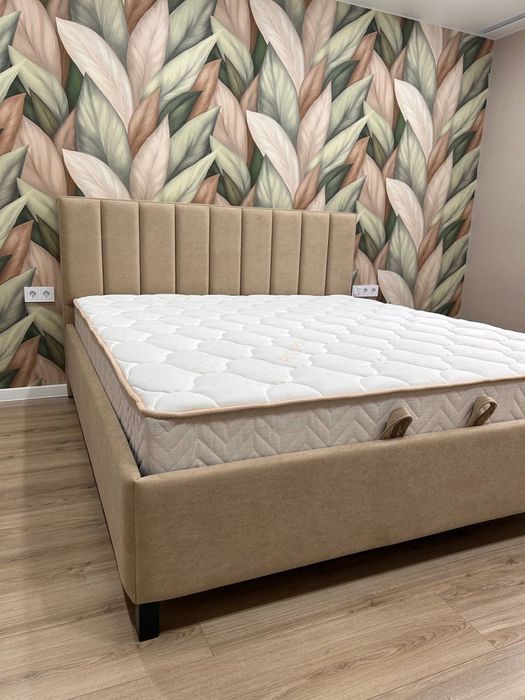 Двухспальная кровать с подъёмным механизмом